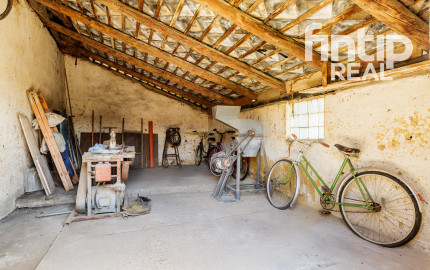 Na predaj rodinný dom s veľkým pozemkom | Komárovce