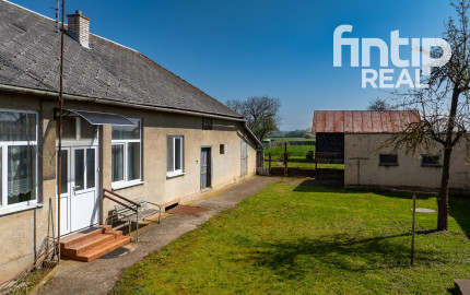 Na predaj rodinný dom s veľkým pozemkom | Komárovce