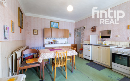 Na predaj rodinný dom s veľkým pozemkom | Komárovce