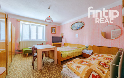 Na predaj rodinný dom s veľkým pozemkom | Komárovce