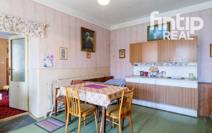 Na predaj rodinný dom s veľkým pozemkom | Komárovce