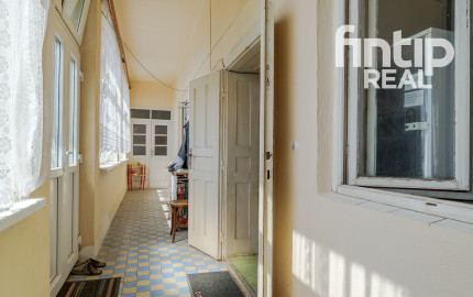 Na predaj rodinný dom s veľkým pozemkom | Komárovce