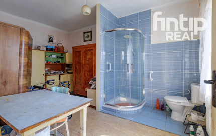 Na predaj rodinný dom s veľkým pozemkom | Komárovce