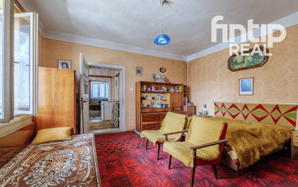 Na predaj rodinný dom s veľkým pozemkom | Komárovce