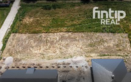 Rovinatý pozemok v dedinke Cestice