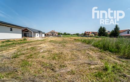 Rovinatý pozemok v dedinke Cestice