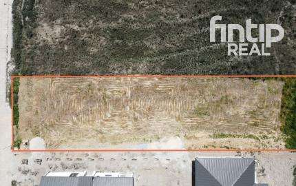 Rovinatý pozemok v dedinke Cestice