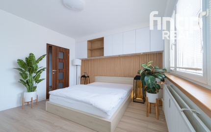 Priestranný 3 izbový byt Berlínska - Ťahanovce