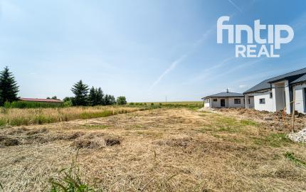 Rovinatý pozemok v dedinke Cestice