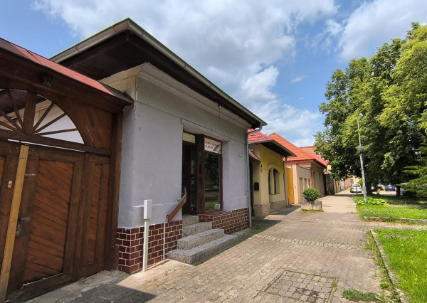 PRENAJATÉ – Obchodné/kancelárske priestory, Hlavná ulica – Moldava nad Bodvou