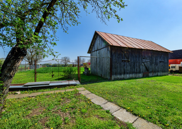 Na predaj rodinný dom s veľkým pozemkom | Komárovce