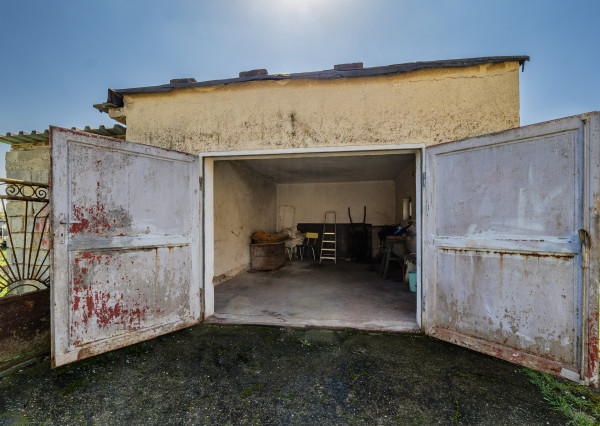 Na predaj rodinný dom s veľkým pozemkom | Komárovce