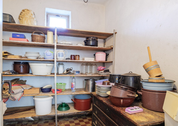 Na predaj rodinný dom s veľkým pozemkom | Komárovce