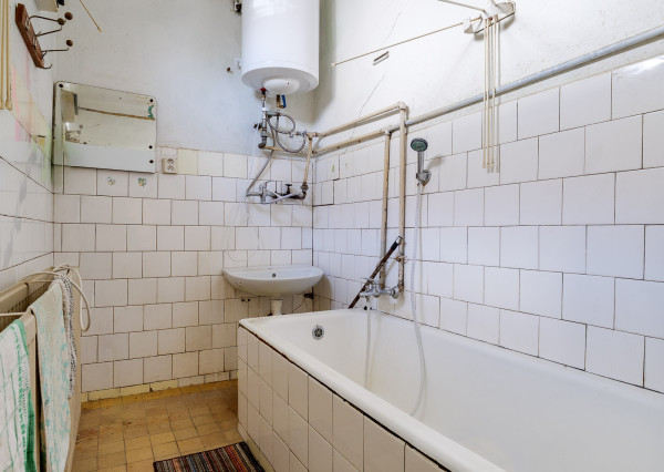 Na predaj rodinný dom s veľkým pozemkom | Komárovce