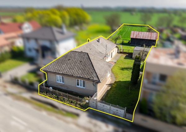Na predaj rodinný dom s veľkým pozemkom | Komárovce