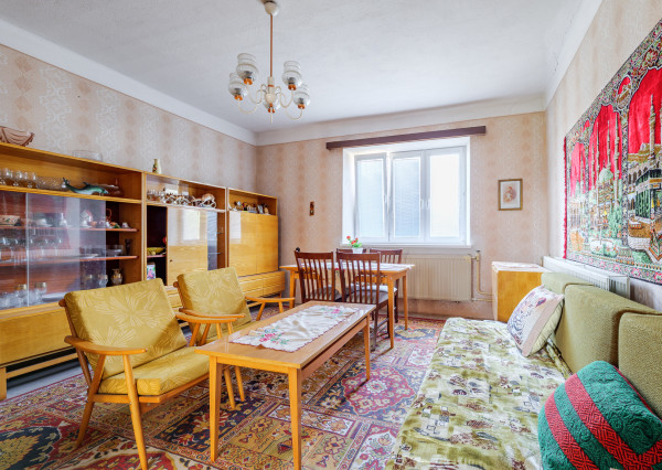 Na predaj rodinný dom s veľkým pozemkom | Komárovce