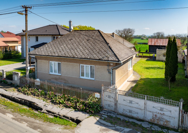 Na predaj rodinný dom s veľkým pozemkom | Komárovce