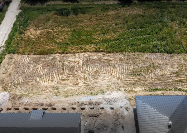 Rovinatý pozemok v dedinke Cestice