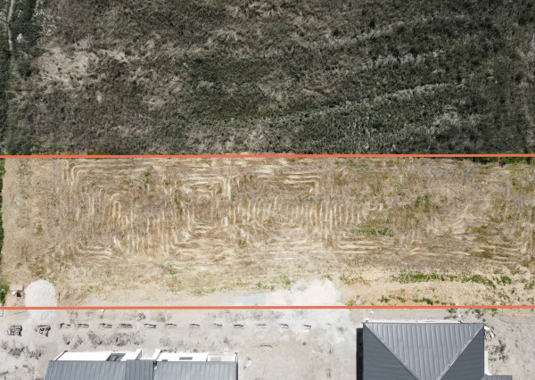 Rovinatý pozemok v dedinke Cestice