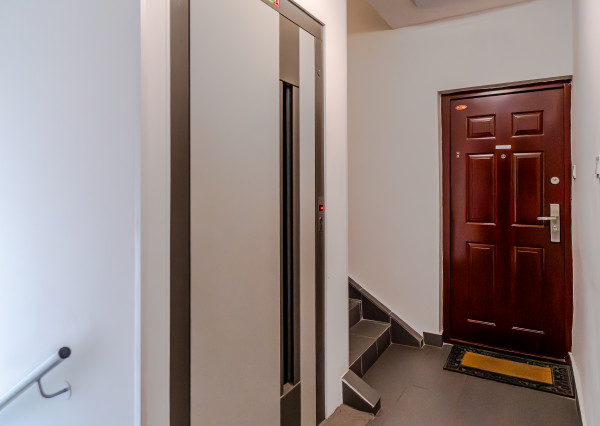 PREDANÝ !  Dvojizbobý byt na Národnej Triede