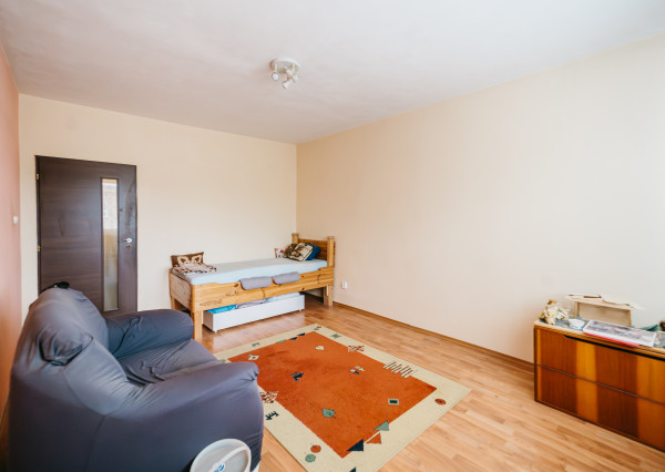 Priestranný 3 izbový byt ulica Študentská