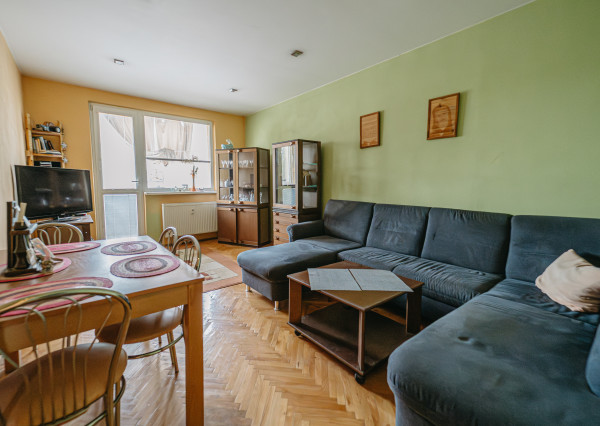 Priestranný 3 izbový byt ulica Študentská