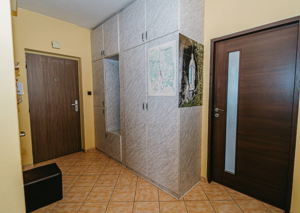 Priestranný 3 izbový byt ulica Študentská