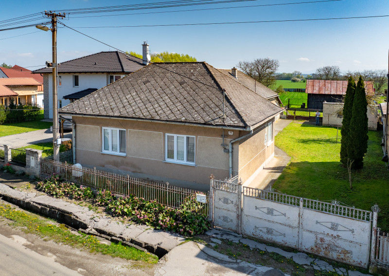Na predaj rodinný dom s veľkým pozemkom | Komárovce