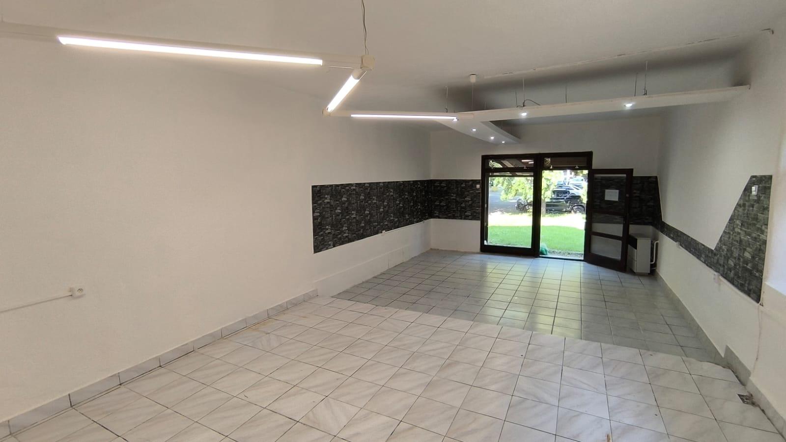 PRENAJATÉ – Obchodné/kancelárske priestory, Hlavná ulica – Moldava nad Bodvou